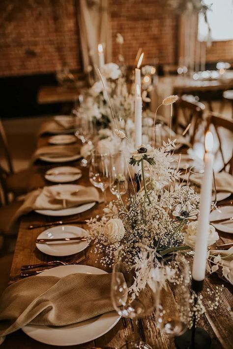 Classy Boho Wedding Decor, Country Modern Wedding Ideas, Rustic Boho Wedding Ideas, Farm Style Wedding Decor, Farmtable Tablescape Wedding, All White Boho Wedding, Boho Vintage Wedding Decor, Scandi Wedding Decor, Boho Style Wedding Decoration