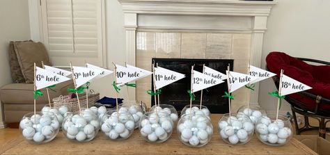 Golf Balloon Centerpieces, Golf Centerpieces For Tables, 50th Birthday Golf Theme, Golf Theme Centerpieces, Golf Themed Centerpieces Ideas, Golf Centerpieces, Golf Theme Party, Golf Party Decorations, Golf Decor