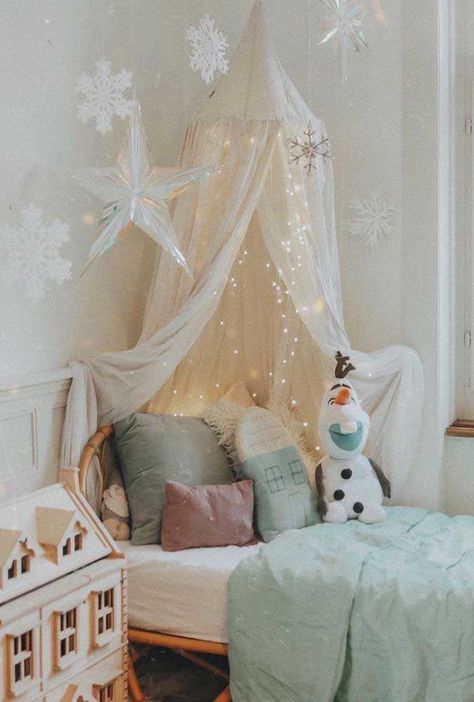 Frozen Inspired Bedroom, Frozen Bedroom Decor, Frozen Theme Room, Frozen Room Decor, Frozen Girls Room, Room Decor Themes, Frozen Themed Bedroom, Decorating Toddler Girls Room, Frozen Bedroom