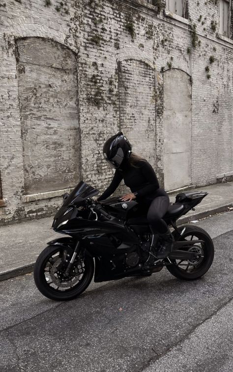 Biker Photoshoot, Bike Aesthetic, Motorcycle Aesthetic, Biker Aesthetic, Pretty Bike, Biker Love, Bike Pic, Yamaha Motor, Street Racing Cars