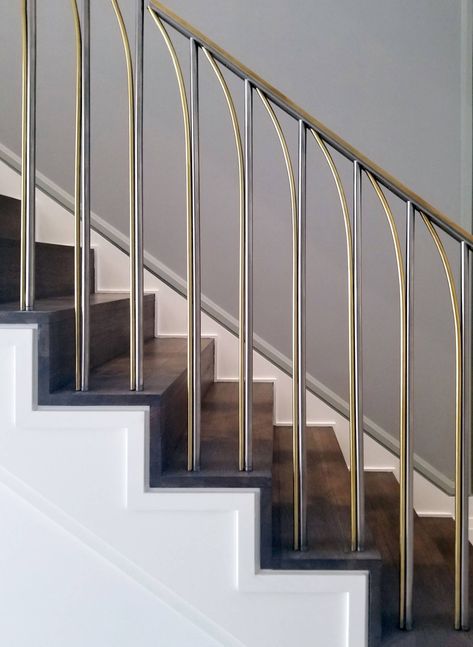 Stair Design Ideas, درابزين السلم, Stair Railing Makeover, Metal Stair Railing, Steel Railing Design, Staircase Interior Design, Modern Railing, Modern Stair Railing, Staircase Design Modern