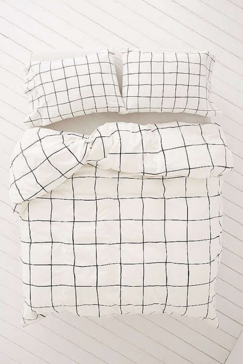 Urban Outfitters Room, Duvet Covers Urban Outfitters, Hiasan Bilik Tidur, Hunting Room, Trendy Apartment, Dekorasi Kamar Tidur, Aesthetic Rooms, Man Caves, Style At Home