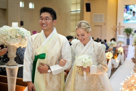 Family Ties – The Lakelander Korean Wedding Ceremony, Wedding Hanbok, Hanbok Wedding Dress, Hanbok Wedding, Backgrounds Photography, Outside Catering, Mother Son Dance, Pick A Seat, Wedding Help