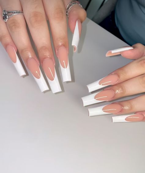 White french tip design nail inspiration Simple Long French Tip Nails, Long French Tip Nails, Long French Nails, White French Tips, Types Of Nail Polish, Ideas Uñas, Toe Nail Color, One Color Nails, Crazy Nails