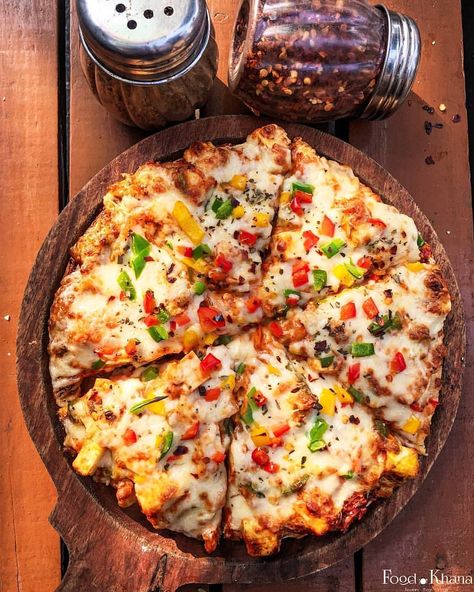 indianfoodies™ on Instagram: “🌶️ •• Peri Peri Paneer Pizza •• 🍕 . 😇The base was how we like & was full with different spices & marinated chunks of paneer which completed…” Paneer Pizza Photography, Peri Peri Pizza, Peri Peri Paneer, Paneer Pizza, Pizza Photo, Pizza Burgers, Peri Peri, Ghee, Cheese Pizza