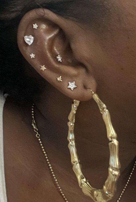 Ear Stack Black Woman, Conch Piercing Black Woman, Earring Stack Ideas, Girl Piercings, Arianna Greenblatt, Big Earrings Gold, Dope Jewelry Accessories, Piercing Inspo, Piercings For Girls