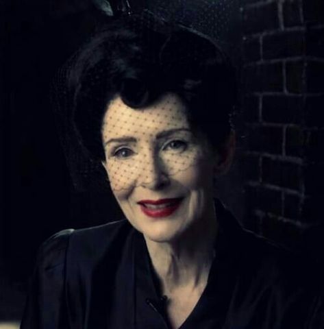 Frances Conroy as Shachath in AHS: Asylum. She's is sooo gorgeous! Moira O Hara, Carlos Costume, Ahs Asylum, Frances Conroy, Ahs Characters, American Horror Story Asylum, American Horror Story 3, Spooky Costumes, Halloween Inspo