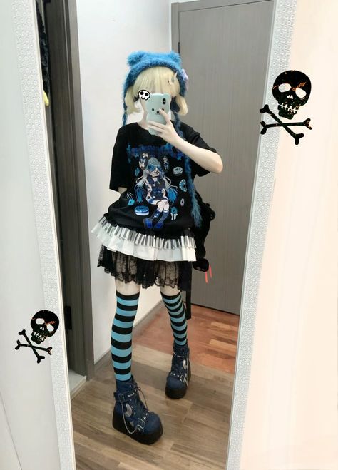 Loli Goth Goth Blue Outfit, Blue Alternative Outfit, Blue Emo Outfits, Emo Outfits, Punk Outfits, Blue Outfit, Alternative Outfits, Stylish Outfits, Outfit Inspo