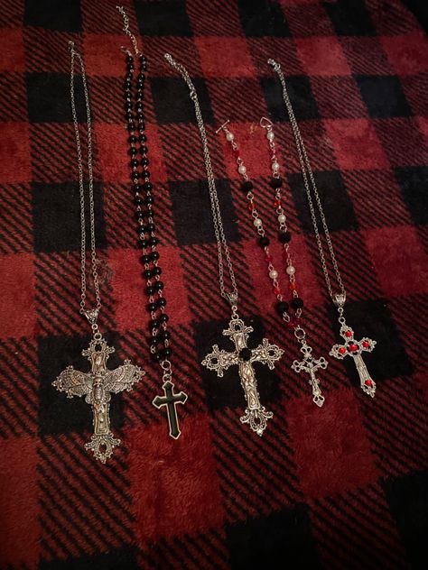 Grunge Cross Necklace, Emo Jewelry, Emo Accessories, Grunge Jewelry, Cross Necklaces, Funky Jewelry, Swaggy Outfits, Fancy Jewelry, Body Mods