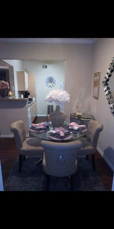 Pink And Grey Dining Room, Black And Grey Dining Room Decor, Dining Room Decor For Apartment, Small Dining Room Ideas Apartment Space Saving, Dinning Room Ideas Small Modern, Dinner Room Ideas, Dining Room Decor Apartment, Purple Dining Room, Dining Room Glam