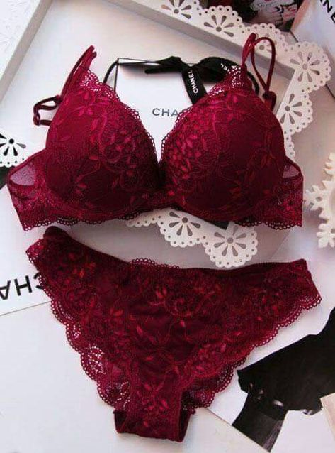 Red Lace Bra, Intimo Calvin Klein, Trendy Swimwear, Cute Lingerie, Costume Intero, Lingerie Outfits, Pretty Lingerie, Bra And Panty Sets, Beautiful Lingerie