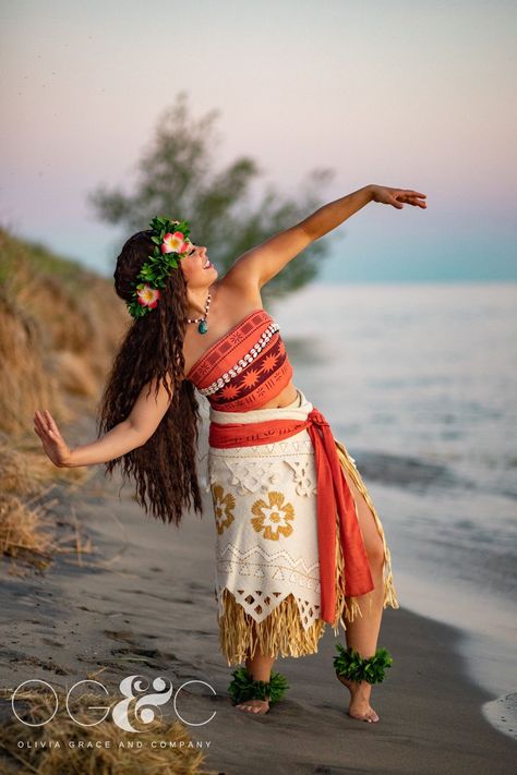 Aesthetic Moana, Moana Halloween Costume, Moana Cosplay, Maui Moana, Disney Silhouette Art, Moana Maui, Disney Princess Cosplay, Character Cosplay, Champagne Evening Dress