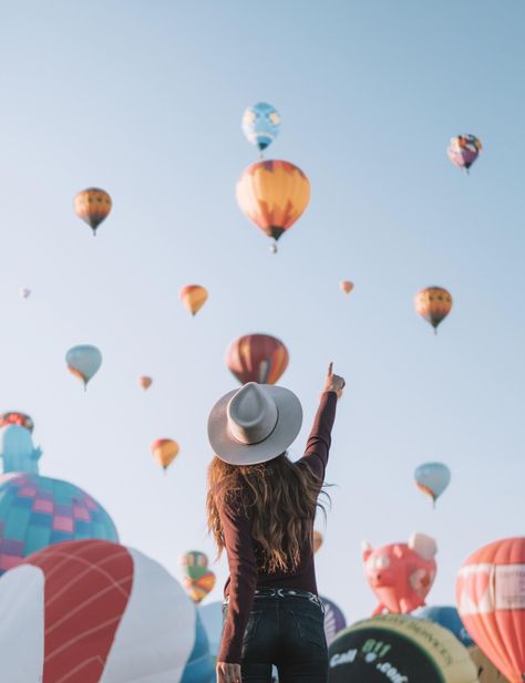 Go All the Way Up with a Hot Air Balloon Excursion Hot Air Balloons Photography, Photo Avion, Hot Air Balloon Festival, Cappadocia Turkey, Turkey Destinations, Turkey Travel, Hot Air Balloons, Air Balloons, Photography Inspo