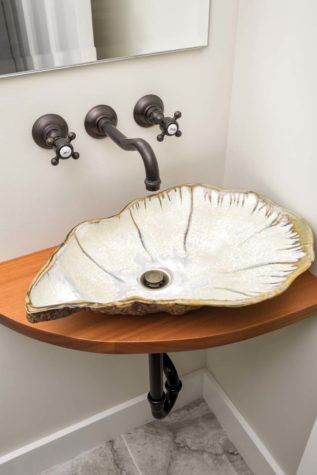 Bathroom Basin Design, Hand Wash Basin Design, Ceramic Sink Bathroom, Diy Sink, Shell Sink, Bathroom Designs Ideas, Wash Basin Bathroom, Latest Bathroom Designs, Unique Sinks