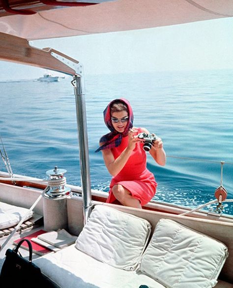 Cameras Yacht Fashion, Capri Outfits, Jackie Onassis, Jackie O, Style Inspiration Summer, My Favorite Image, Vintage Summer, Celebrity Pictures, First Lady