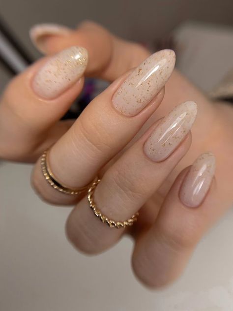 Discover Trendy Oval Nails for Spring 2024 - Opentimehours.com Nude Nail, Nude Nail Designs, Subtle Nails, Casual Nails, Blush Nails, Oval Nails, Fire Nails, Classy Nails, Chic Nails