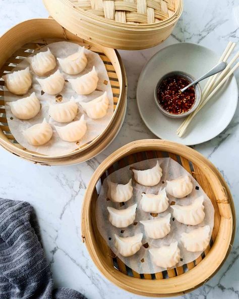 Har Gow (Crystal Prawn Dumplings) - Casually Peckish Chines Food, Har Gow, Prawn Dumplings, Yum Cha, Raw Prawns, Shrimp Dumplings, Dumpling Dough, Dumpling Skin, Homemade Dumplings