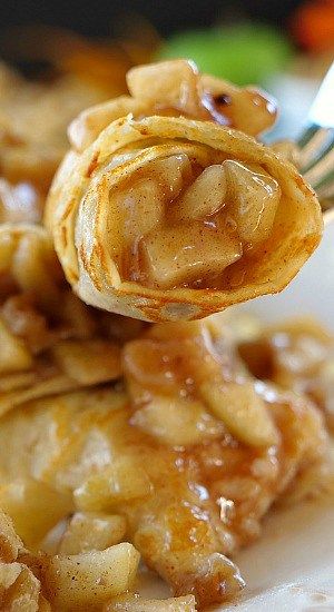 Apple Walnut Crepes Apple Pie Crepes, Vegetarian Crepes, Gf Crepes, Apple Crepes, Crepe Recipe Savory, Sweet Crepes Recipe, Dessert Breads, Easy Crepe Recipe, Dessert Squares