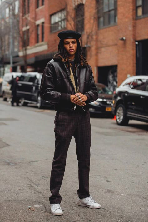 New York Menswear Shows Street Style 2018 | British Vogue #mensfashiontrendy Men Street Styles, Doc Martens Outfit, Street Style 2018, Fashion Pic, New York Street Style, Mens Fashion Style, New Street Style, Mens Fashion Photography, New York Mens