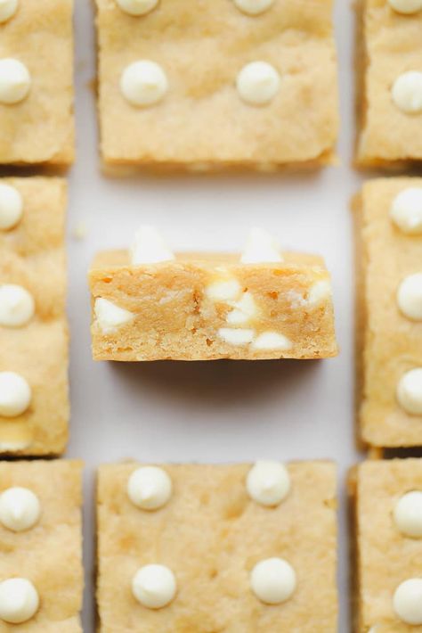 Vegan Blondies - Nora Cooks Vegan White Chocolate Cookies, Eggless Blondies Recipe, Vegan Blondie, Unhealthy Desserts, White Chocolate Chips Recipes, Vegan Blondies, Vegan Dessert Bars, Nora Cooks, White Chocolate Desserts