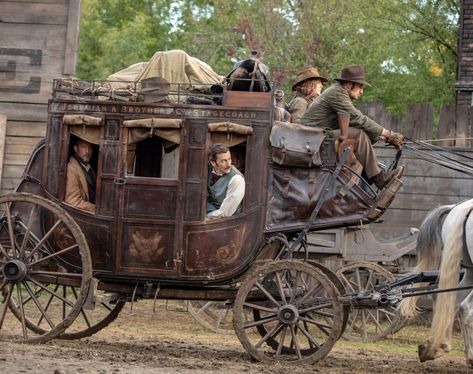 Old West Train, Medieval Carriage, American Revolution Battles, Western Wagon, Old Carriage, Vintage Coffee Shops, Western Horse Saddles, Stage Coach, Horse Story