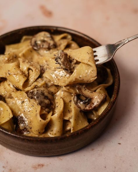 gorgonzola truffle cream sauce with mushrooms!! 🤩 she’s finally on the blog my friends - this cozy pasta recipe is the perfect dish to make for date night, family dinner, or for yourself on one of these chilly winter’s-almost-over nights! it’s creamy, it’s rich, it’s hearty, and you’re gonna loveeeee it. recipe is up on the blog and in my stories now! 🍝🍄🧀 . . . #foodblogger #pasta #pastalovers #foodie #dinner #trufflepasta #truffle #eeeeeats #cheese #foodblogfeed #foodphotography #foodporn #... Mushroom Truffle Pasta, Truffle Cream Sauce, Cozy Pasta, Mushroom Truffle, Truffle Cheese, Truffle Cream, Truffle Pasta, Truffle Mushroom, Pasta Recipe