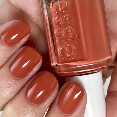 Rocky Rose Essie, Essie Rocky Rose, Cognac Nails, Rust Nail Color, Essie Nail Polish Colors, Essie Nail Colors, Nail Station, Brown Nail Polish, Fall Nail Polish