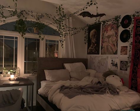 Grunge Bedroom Aesthetic, Grunge Bedroom, Dream Bedroom Inspiration, Chill Room, Room Redesign, Room Deco, Redecorate Bedroom, Cozy Room Decor, Pretty Room