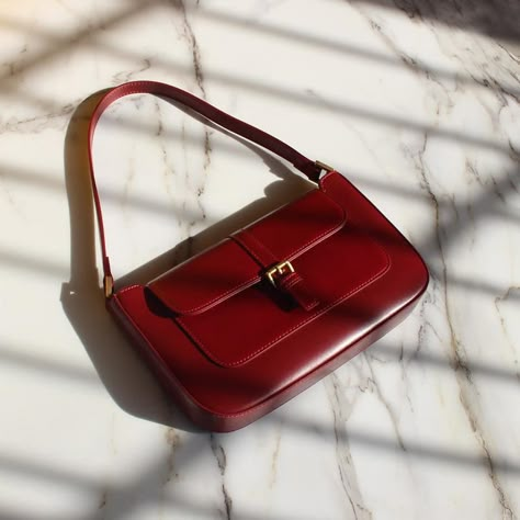 Bags For Dresses, Classic Handbags Designer, Trendy Handbags 2023, Fall Purses 2023, Red Vintage Bag, Red Leather Shoulder Bag, Trendy Bags 2023, Maroon Purse, Purse Inspiration