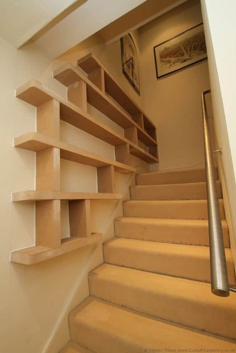 Bookshelves In Stairwell, Diy Bookshelves Ideas, Mounted Bookshelves, Stair Bookshelf, Staircase Bookshelf, Staircase Shelves, Stairway Storage, Bookshelves Ideas, Stairs Diy