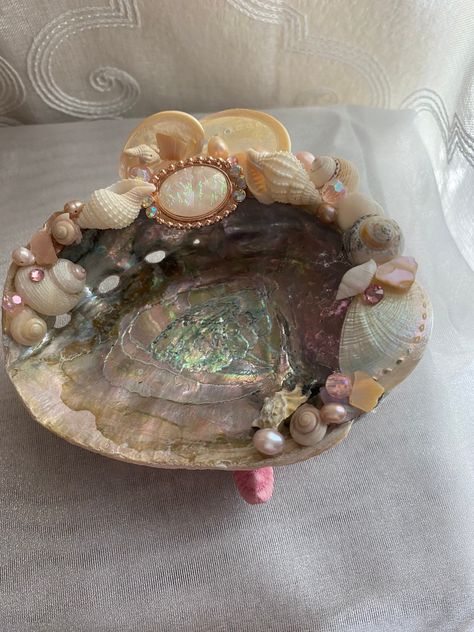 Seashell Jewelry Holder, Shell Jewelry Holder, Arte Hippy, Pink Starfish, Art Coquillage, زجاج ملون, Mermaid Aesthetic, Shell Collection, Keramik Design