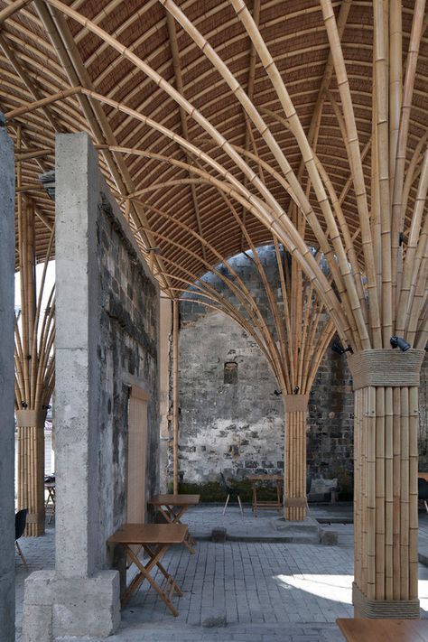 Village Lounge of Shangcun / SUP Atelier | ArchDaily Bamboo Roof, Bamboo Building, Bamboo House Design, Bamboo Structure, Bamboo Architecture, Bamboo Construction, Bamboo Art, Bamboo House, Bamboo Crafts