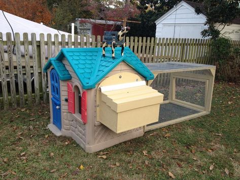 Playhouse Chicken Coop Playhouse Chicken Coop Little Tikes, Duck Raising, Playhouse Chicken Coop, Shed Chicken Coop, Chicken Coop Diy, Chicken Coupe, Hen Coop, Urban Chicken Farming, Portable Chicken Coop