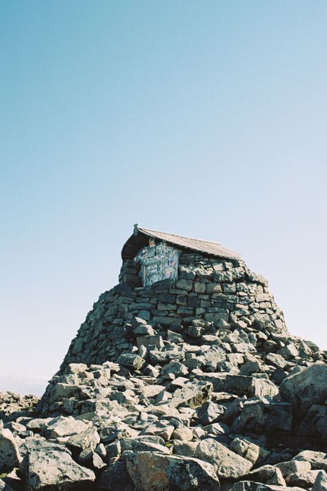 🎞 September '22 I was convinced to summit Ben Nevis, the highest mountain in Scotland, with absolutely no training... the views were incredible, the climb was tough and my legs were destroyed 3 days later. We were graced with a break in the clouds at the summit and the emergency shelter looked incredible - thankfully we didn't need to use it on this day. Truly an incredible way to start the morning! Scotland Roadtrip, Converted Van, Scottish Mountains, Bonnie Scotland, Ben Nevis, Emergency Shelter, Fort William, September 22, In The Clouds