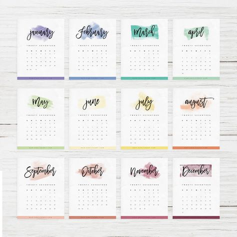 It's a new year and the best way to kick off this hopeful year is with an awesome looking calendar.Year after year I always start by loo... 2017 Calendar, Time Planner, Calendar 2017, Calendar Printable, 2021 Calendar, Printable Calendar, Calendar Printables, Small Things, Fun Projects