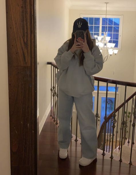 Aritzia Sweatsuit Outfit, Aritzia Hoodie Outfit, Aritzia Sweatsuit, Gray Hoodie Outfit, Aritzia Hoodie, Sweatsuit Outfit, Outfit Hoodie, Hoodie Outfit, Grey Hoodie