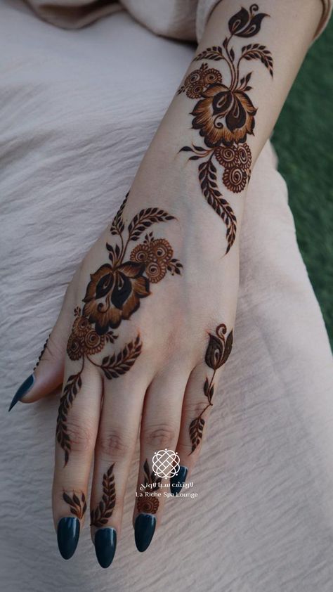 Hina Design, Easy Mehandi, Kashee's Mehndi Designs, Khafif Mehndi, Traditional Mehndi, Simple Mehendi, Floral Henna, Leg Henna, Khafif Mehndi Design