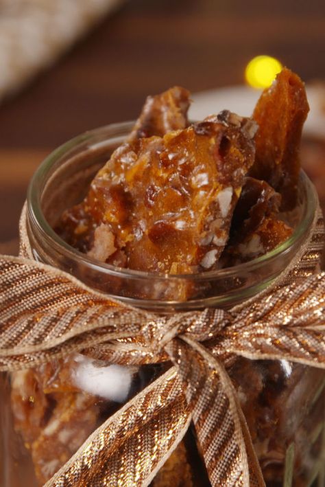 Bulldog Brittle Recipe, Bulldog Brittle, Cracker Brittle, Bacon Brittle Recipe, Sweet And Salty Snacks, Super Bowl Party Snacks, Bourbon Bacon, Mexican Appetizers, Brittle Recipes