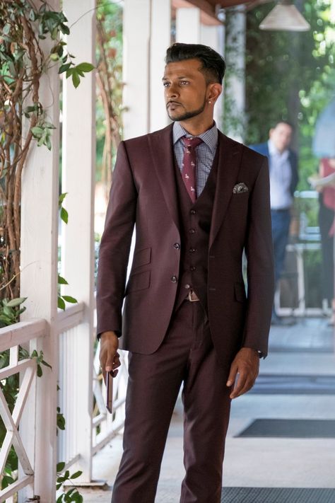 Utkarsh Ambudkar, Ghost Shows, Red Hots, Never Have I Ever, Pitch Perfect, Dream Guy, Favorite Tv Shows, Suit Jacket, Tv Shows