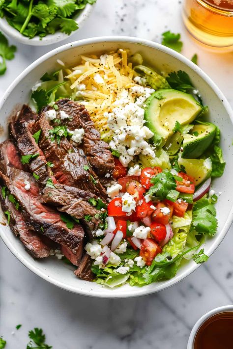 These easy grilled carne asada bowls are the perfect healthy weeknight dinner. A quick marinade for tender juicy beef, (skirt steak is perfect here) and these bowls are pretty much ready to go. Skip the rice to keep the whole dinner keto friendly and make weeknight dinners simple and healthy. #dinner #cleaneating #Mexican Clean Simple Dinners, Healthy Carne Asada Bowl, Skirt Steak And Rice, Healthy Dinner Recipes With Steak, Beef Power Bowls, Flank Steak Dinner Recipes, Meals With Red Meat, Mexican Steak Bowl, Keto Summer Dinners