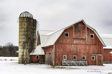 Red Barn Photos, Sheep Barn, Farm Inspiration, Environment References, Pencils Color, Sketching Inspiration, Barn Pictures, Country Barns, Scroll Saw Patterns Free