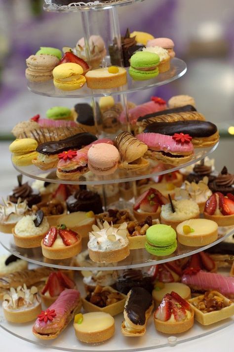 High Tea Party, Tea Party Food, Dessert Stand, Afternoon Tea Parties, Tea Sandwiches, Party Menu, Tiered Trays, Mini Desserts, Wedding Food