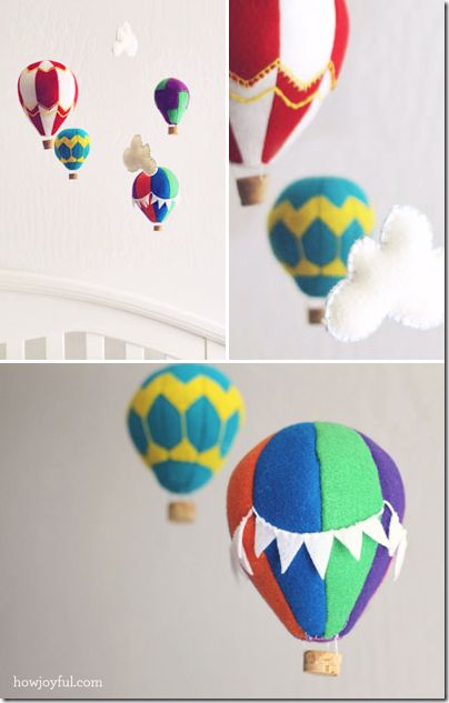 Kids Bedroom: Hot-air Balloon Mobile = baby shower gift idea... Felt Hot Air Balloon, Hot Air Balloon Party Decorations, Diy Hot Air Balloon, Hot Air Balloon Mobile, Do It Yourself Decoration, Diy Hot Air Balloons, Hot Air Balloon Party, Balloon Mobile, Felt Mobile