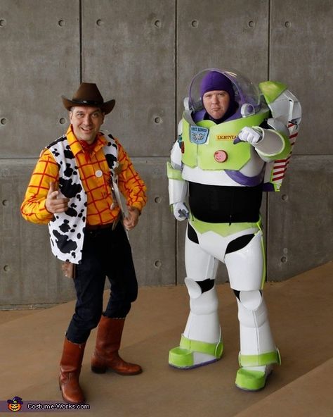 Buzz Lightyear Costume - Halloween Costume Contest Buzz Light Year Diy Costume, Mens Buzz Lightyear Costume, Buzzlight Year Halloween Costumes Women, Halloween Costumes Buzz Lightyear, Buz Lightyear And Woody Halloween, Buzz Light Year Costume, Unique Diy Costumes, Lightyear Costume, Costume Unique