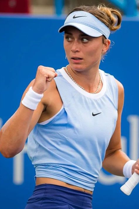 Paula Badosa Gibert - 1997, Spain - Single: WTA High 29, current 31 Aug. 2021, Titles: 1 | Double: WTA High 256, current 294 Aug. 2021, Titles: 0. #PaulaBadosa #WTA Paula Badosa, Nana Komatsu Fashion, Wta Tennis, Tennis World, Beach Tennis, Maria Sharapova, Sport Tennis, Racquet Sports, Tennis Racquet