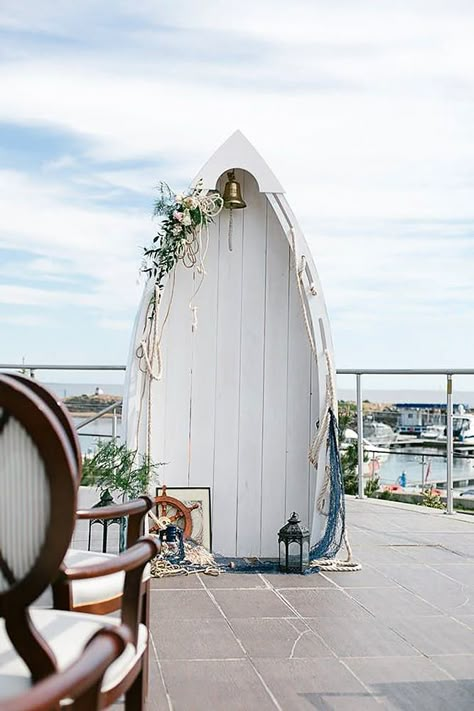 beach wedding decoration ideas nautical altar in form of boat diodecor via instagram Decor Photobooth, Ocean Wedding Theme, Navy Party, Nautical Ideas, Fishing Wedding, Boat Wedding, Beach Wedding Reception, Nautical Wedding Theme, Sea Wedding