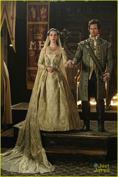 Adelaide Kane Reveals Her Absolute Favorite Costumes on 'Reign' (Exclusive) | Photo 1095812 - Photo Gallery | Just Jared Jr.