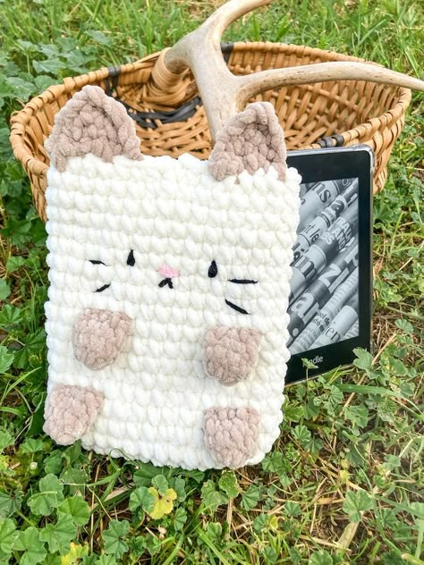 Kitty Kindle Sleeve Crochet Pattern, Cat Crochet Pattern, kindle cover, E reader sleeve, kindle accessories, bookish gifts, cat gifts, book by AllStringsLeadHome on Etsy Crochet Heating Pad Cover, Kindle Pouch Crochet, Crochet Bookshelf Decor, Crochet Bookish Things, Kindle Sleeve Crochet Pattern, Bookish Gifts Diy, Crochet Kindle Case Pattern Free, Crochet Book Cover Pattern, Crochet Kindle Sleeve Free Pattern