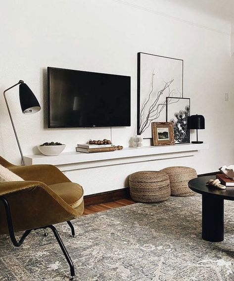 Art Over Tv, Tv Room Layout, Tv Living Room, Small Tv Room, All White Room, Media Shelf, Wall Bracket, Beautiful Living Rooms, Mounted Tv