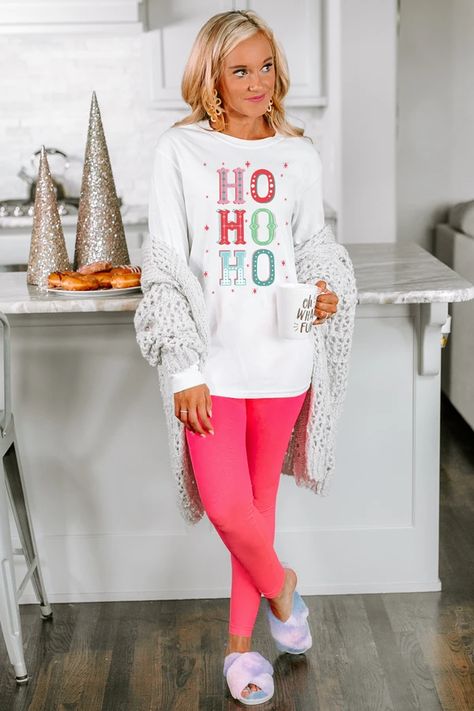 Xmas Fashion, Weekend Days, Holiday Graphic Tees, Nfl Apparel, Ideas Navideñas, Adorable Style, Holiday Outfits Women, Gameday Couture, Relaxing Weekend